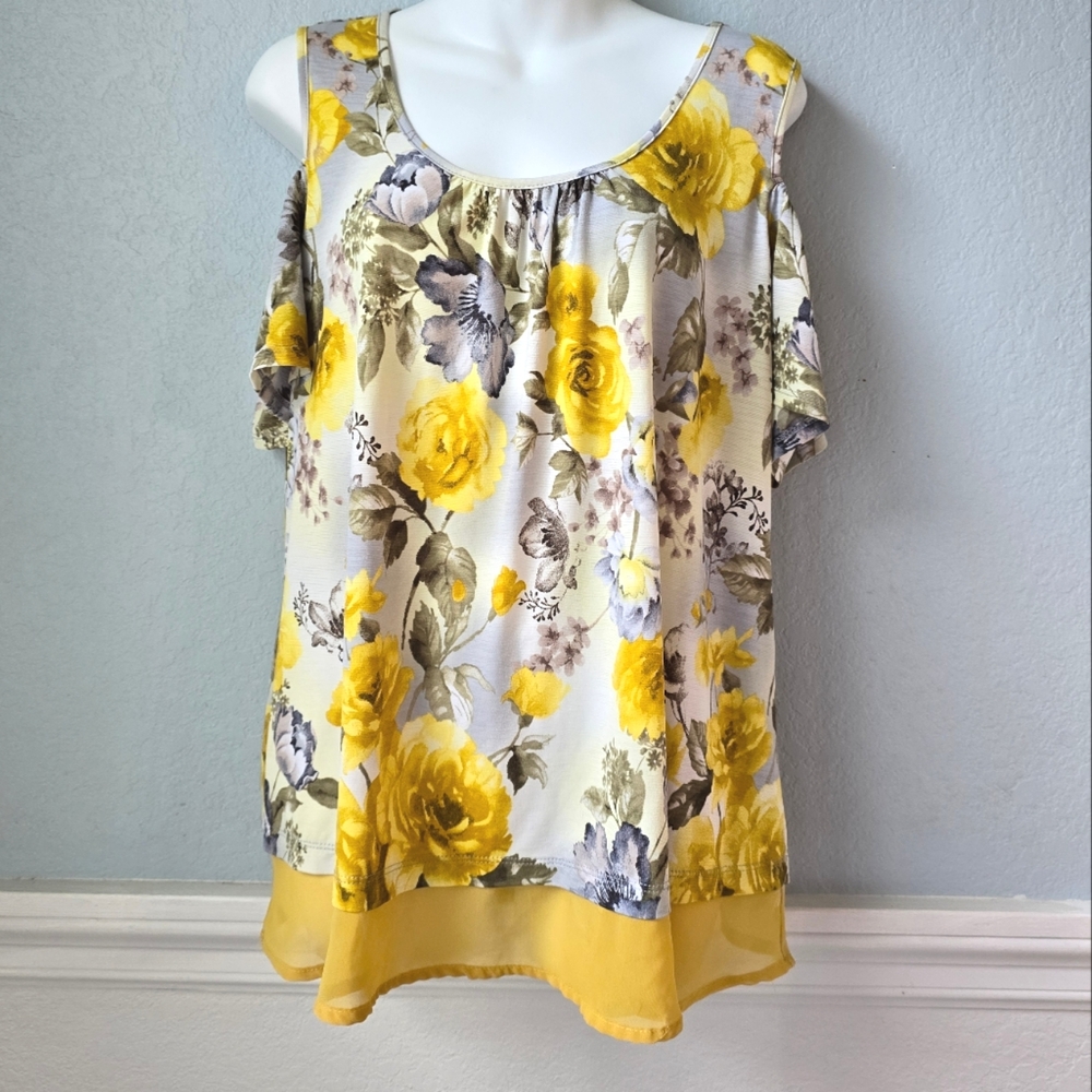 Naif Cold Shoulder top | size large | floral print with chiffon hemline